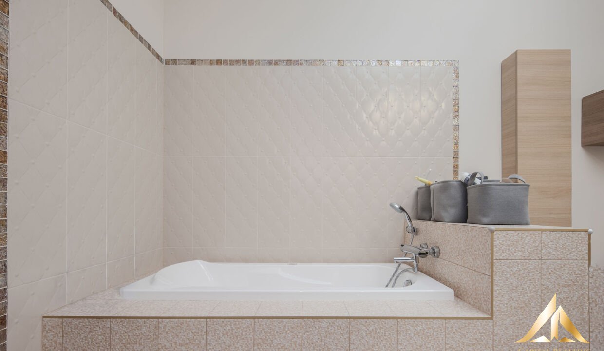 IMG_9997aIMG_0009-HDR