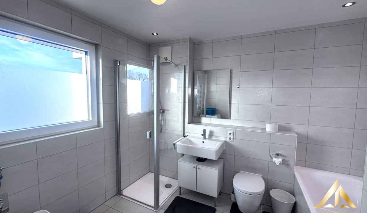 eab5176e956720c0e87b76e9d24e4