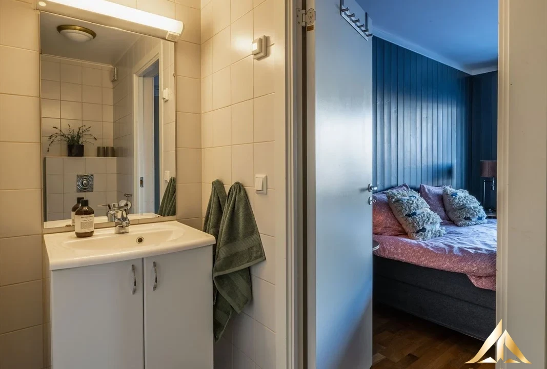 property-image-77b8e9f3-b3fb-4fd2-a4dc-eed7a5ecc087-1758047603