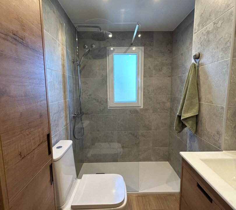 0lKsv6nURF1j_1740747134-fullHD