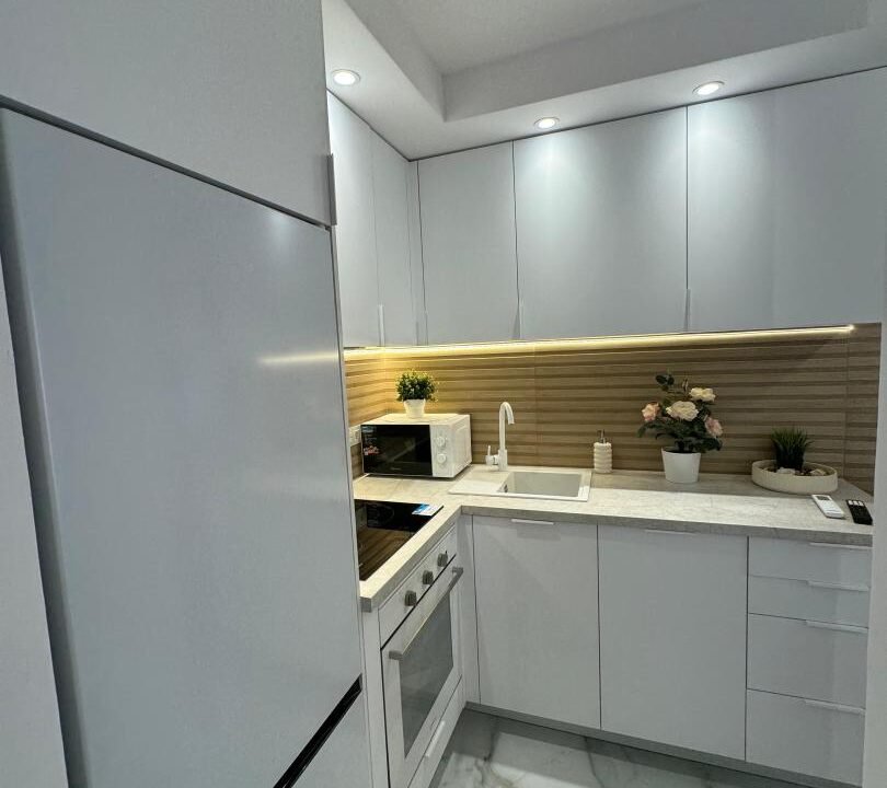 1qyQ3RV9DA80_1726040945-fullHD