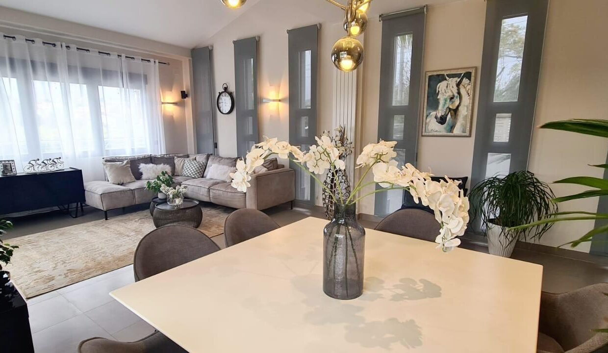 3Q2o2cQ6YsOL_1732889822-fullHD