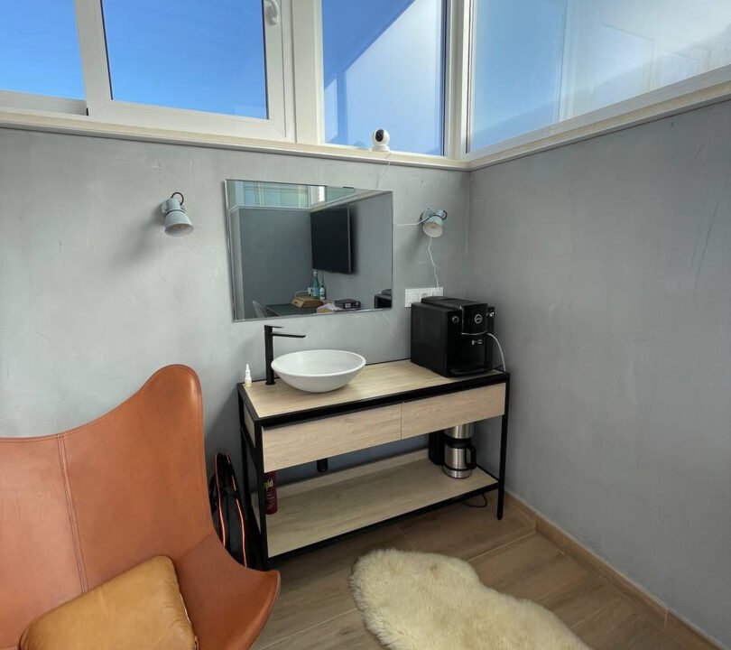 4VYEL8PXTXPB_1740673472-fullHD