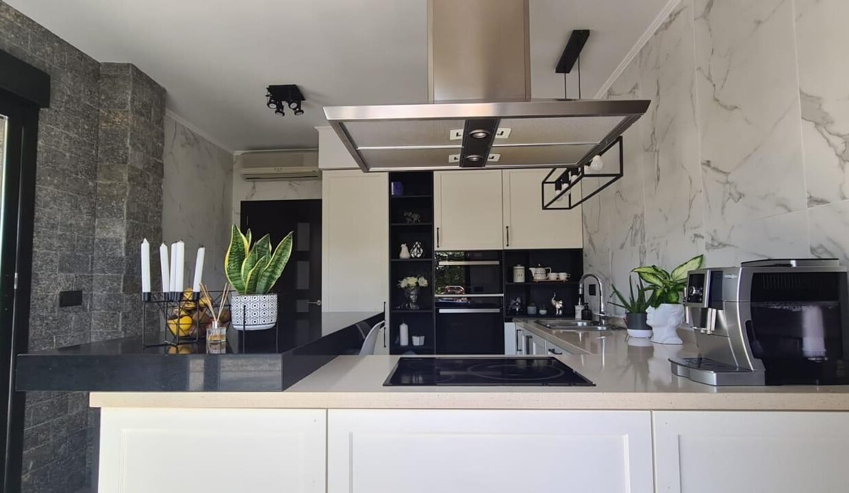 4a5huwxA5qDP_1732889796-fullHD