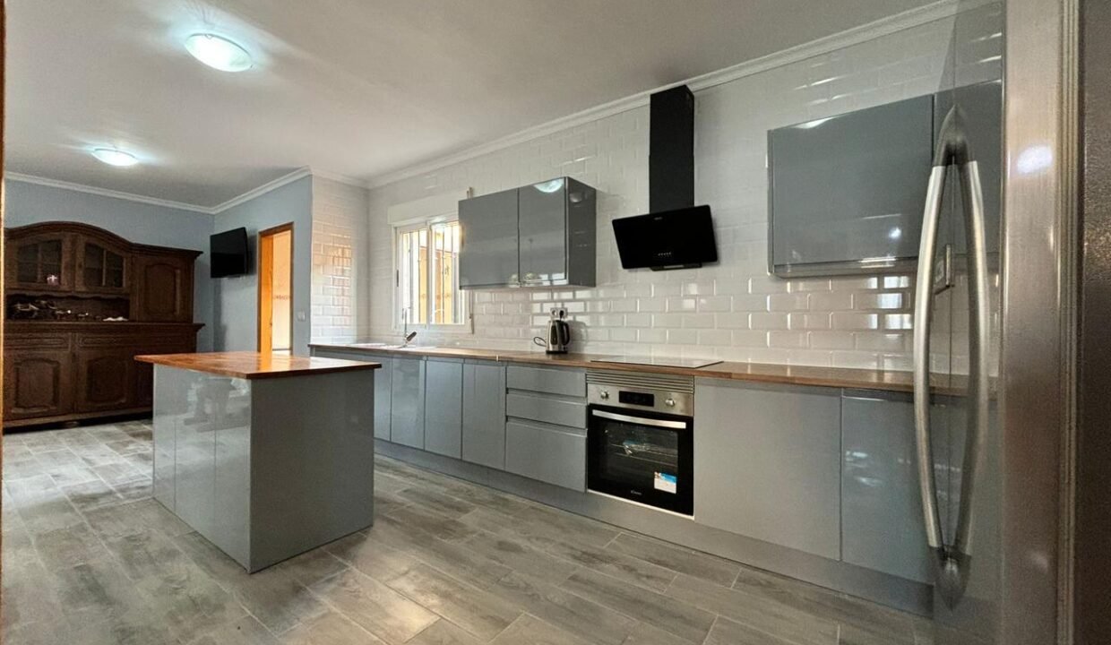 4iyFh4y2cH7T_1736437879-fullHD