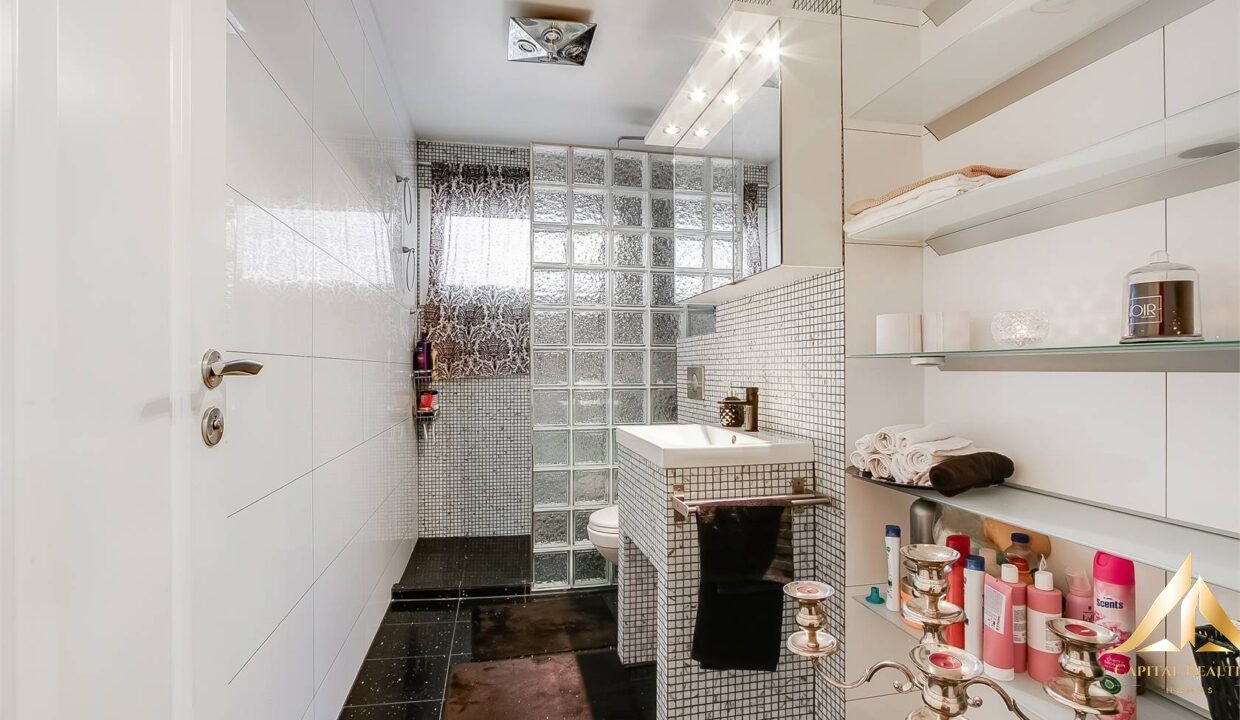 5b096b20b2ab5fd9f8e1ebfdeaa327a6