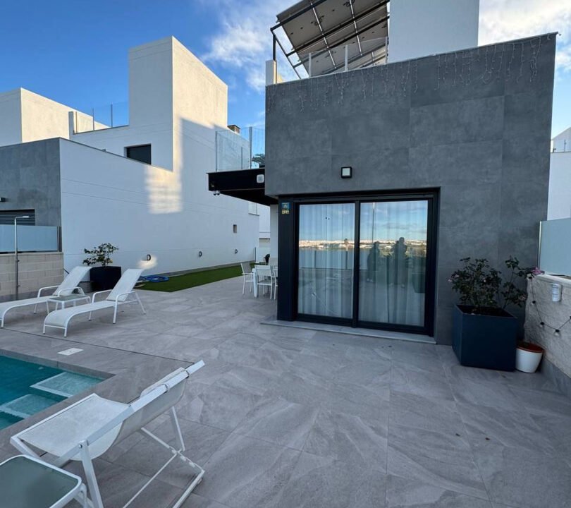 7LaM3DO0Jt3L_1741100698-fullHD