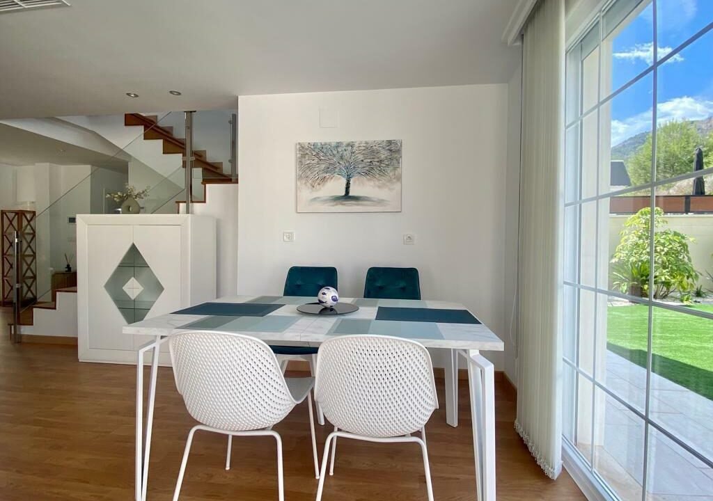 94i5J33NWm-Q_1697399827-fullHD