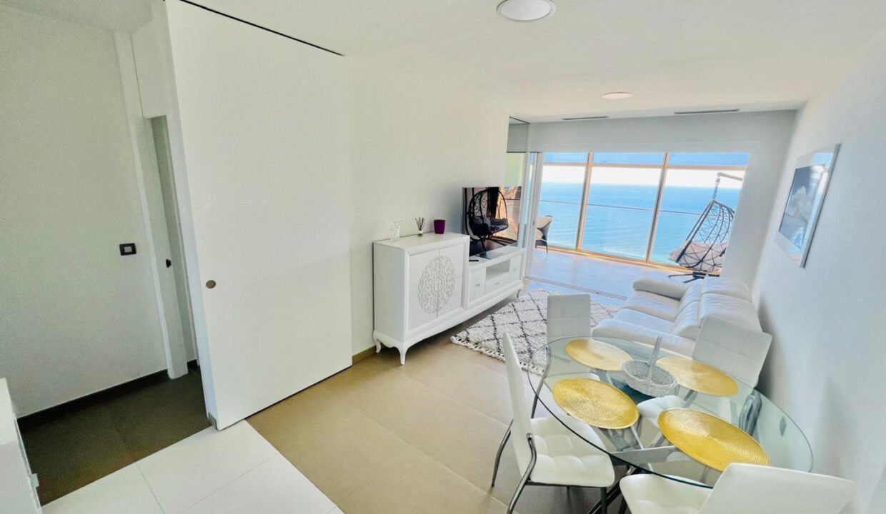 9A0lVIjkXTTD_1739971218-fullHD