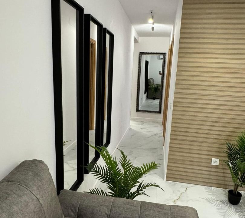 B1mFPtBAr2BT_1726040931-fullHD