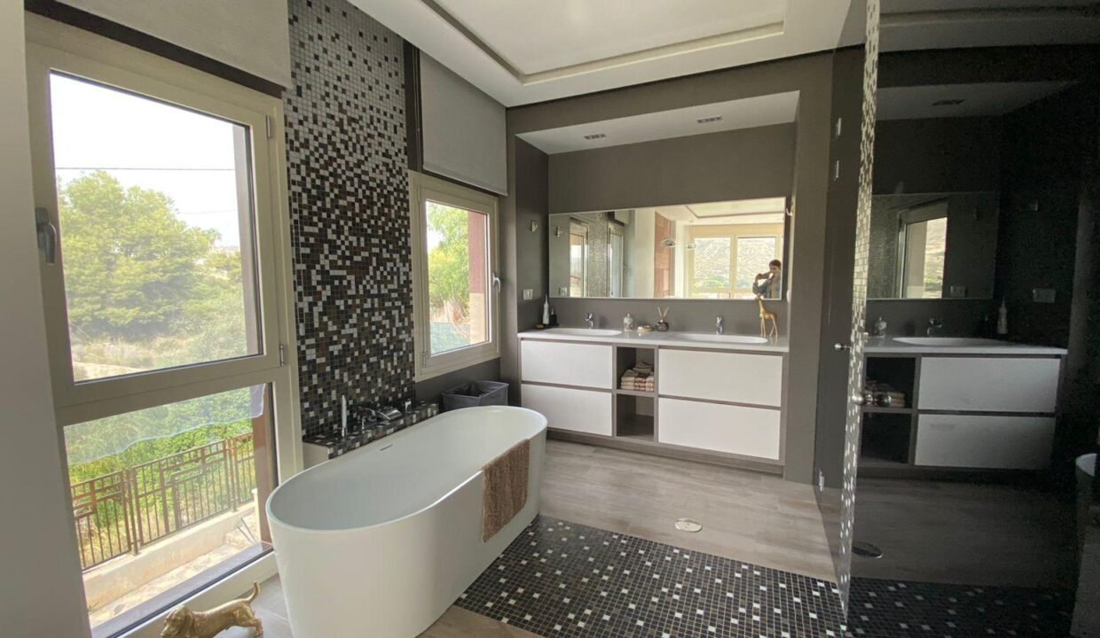 CJzkGHRmHHIK_1732624009-fullHD