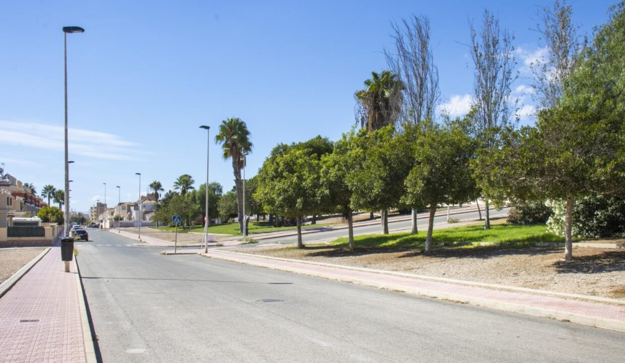 EUGoB-uPZFCi_1727708206-fullHD