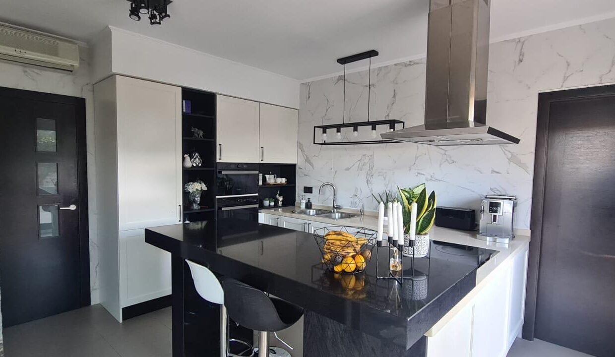 EqssbfVQck4e_1732889797-fullHD