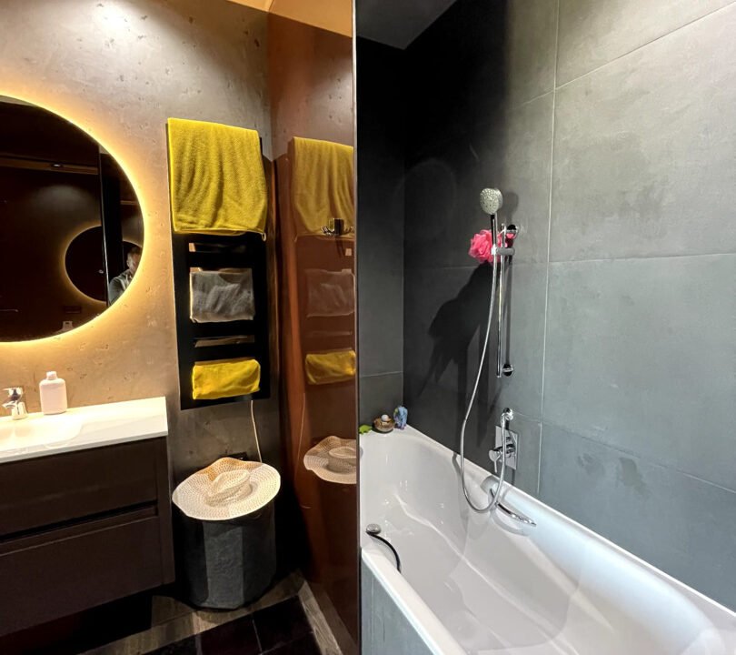 EzC4XUhjIltW_1740673228-fullHD