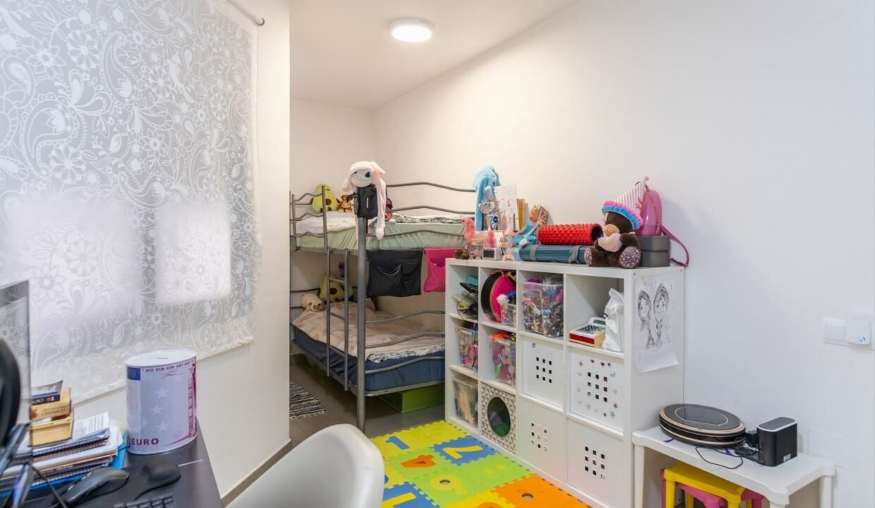 F0JVTKKWFx2s_1666706879-fullHD