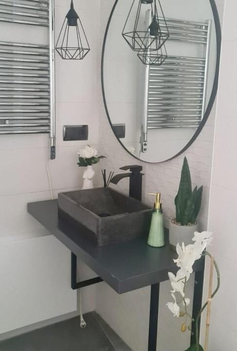 F2OWn6-9Mx1n_1732889853-fullHD