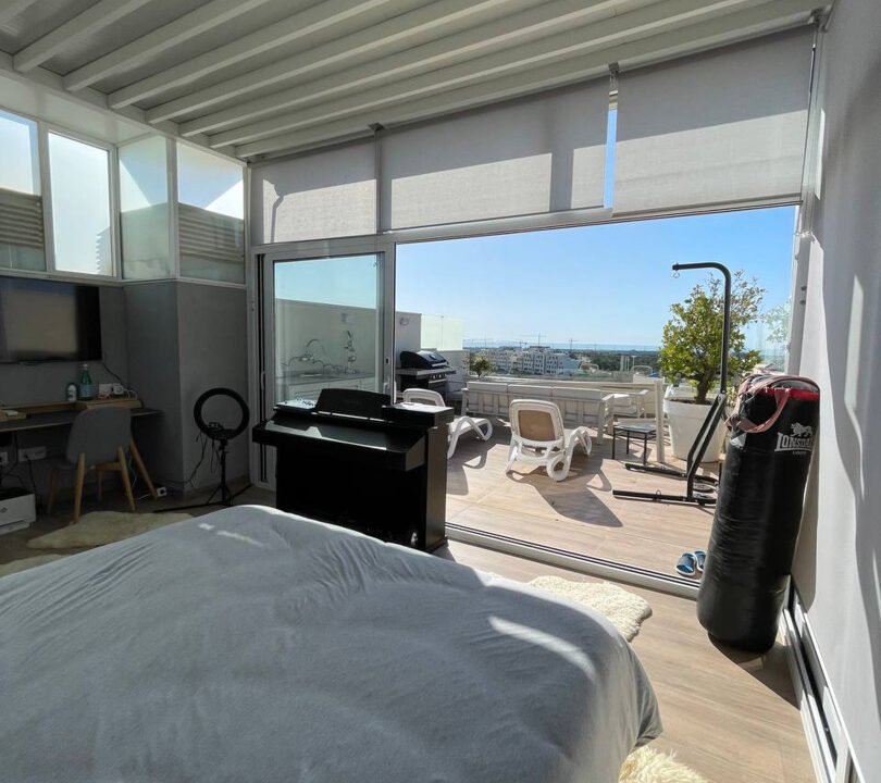 FAQG-qVSVx29_1740673469-fullHD