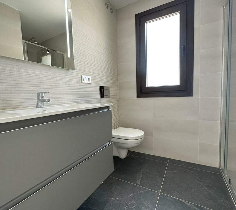 FXiDLugldEik_1701764028-fullHD