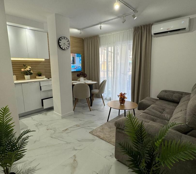 GgytXBiGfek1_1726041099-fullHD