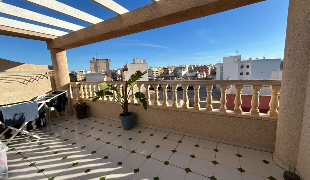 HU6GW1878_8R_1740747173-fullHD