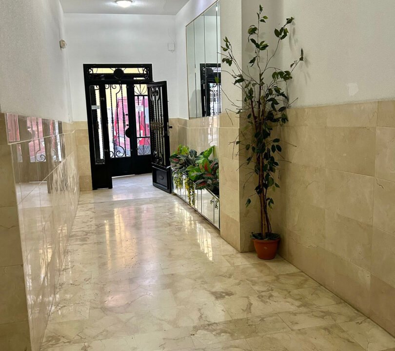 IB2wSnIyZKFq_1747922676-fullHD