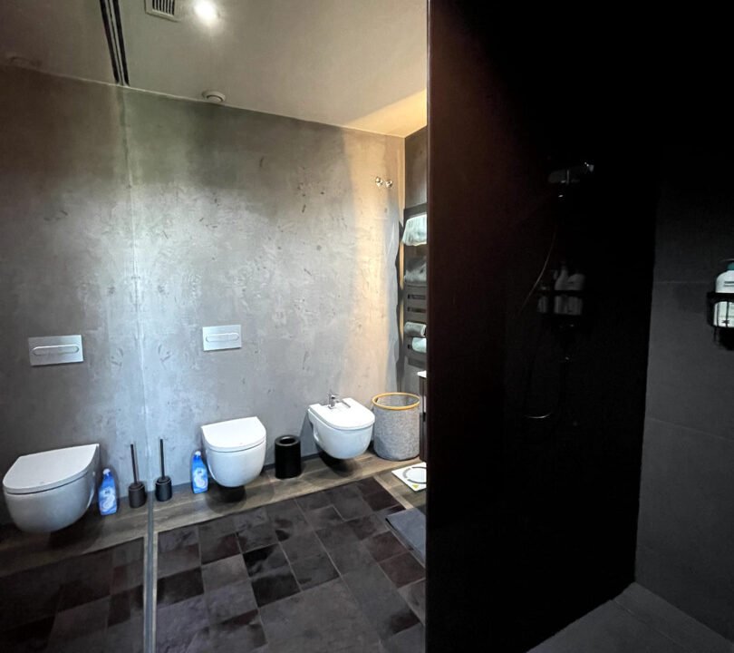 Ilx5EfBc9-y2_1740673407-fullHD