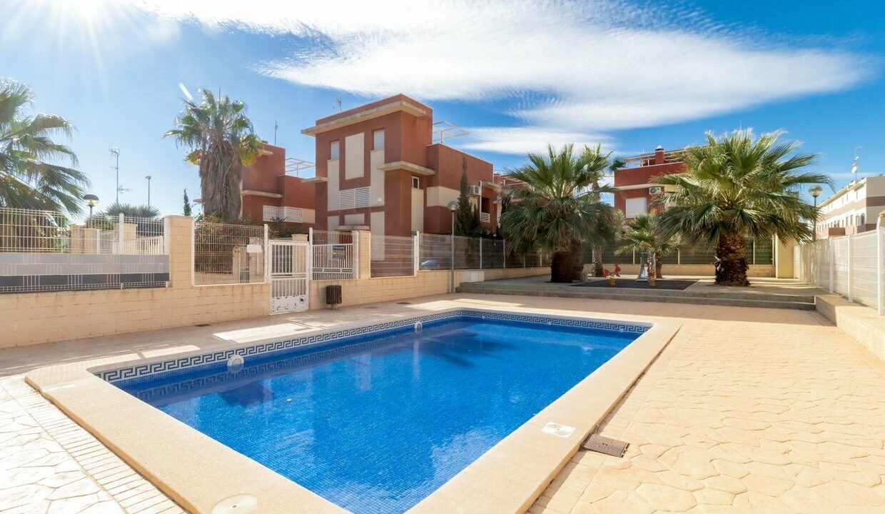 K8YndvgVrRhM_1704974723-fullHD