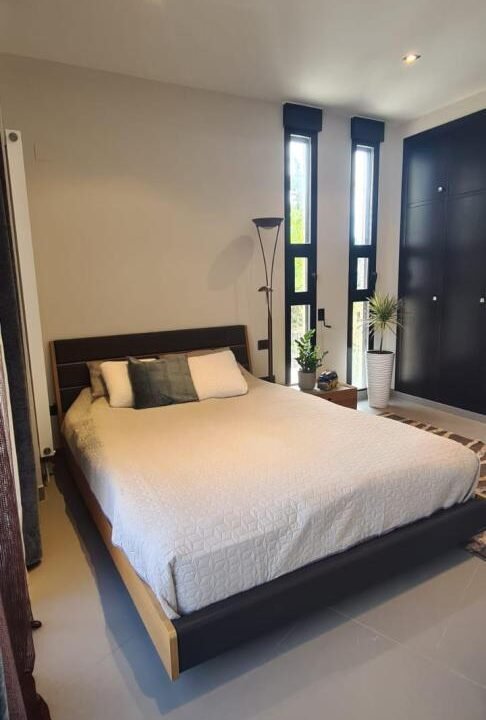 KnyzZig8A1Ct_1732889953-fullHD