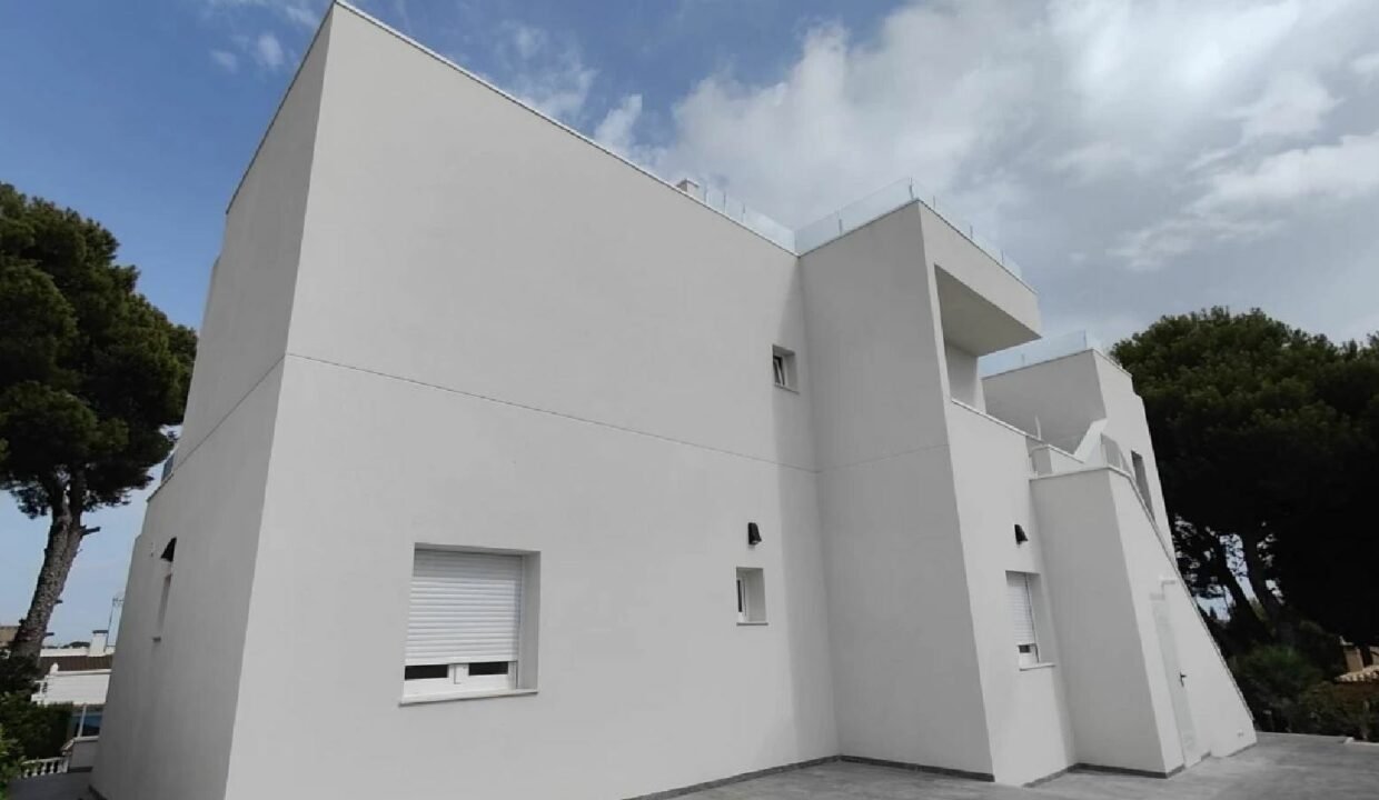 Lan1Jj40TrTg_1695295242-fullHD