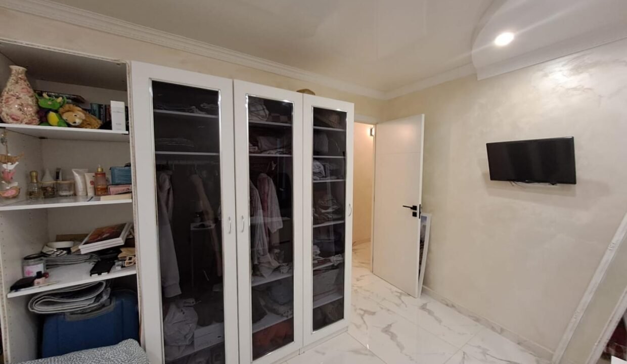 MOYC6AynJCNS_1726734464-fullHD