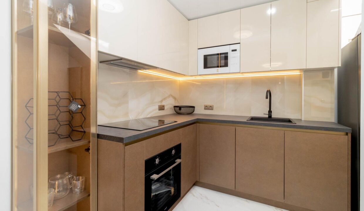 MXoYB1QWcMqT_1725981964-fullHD