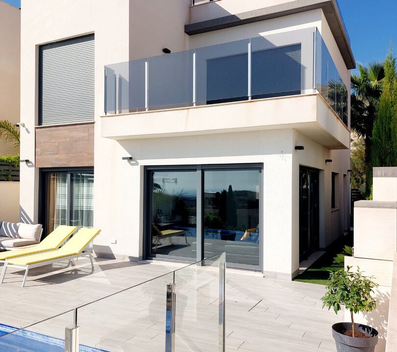 N6Mbu9wHm8YX_1697456871-fullHD