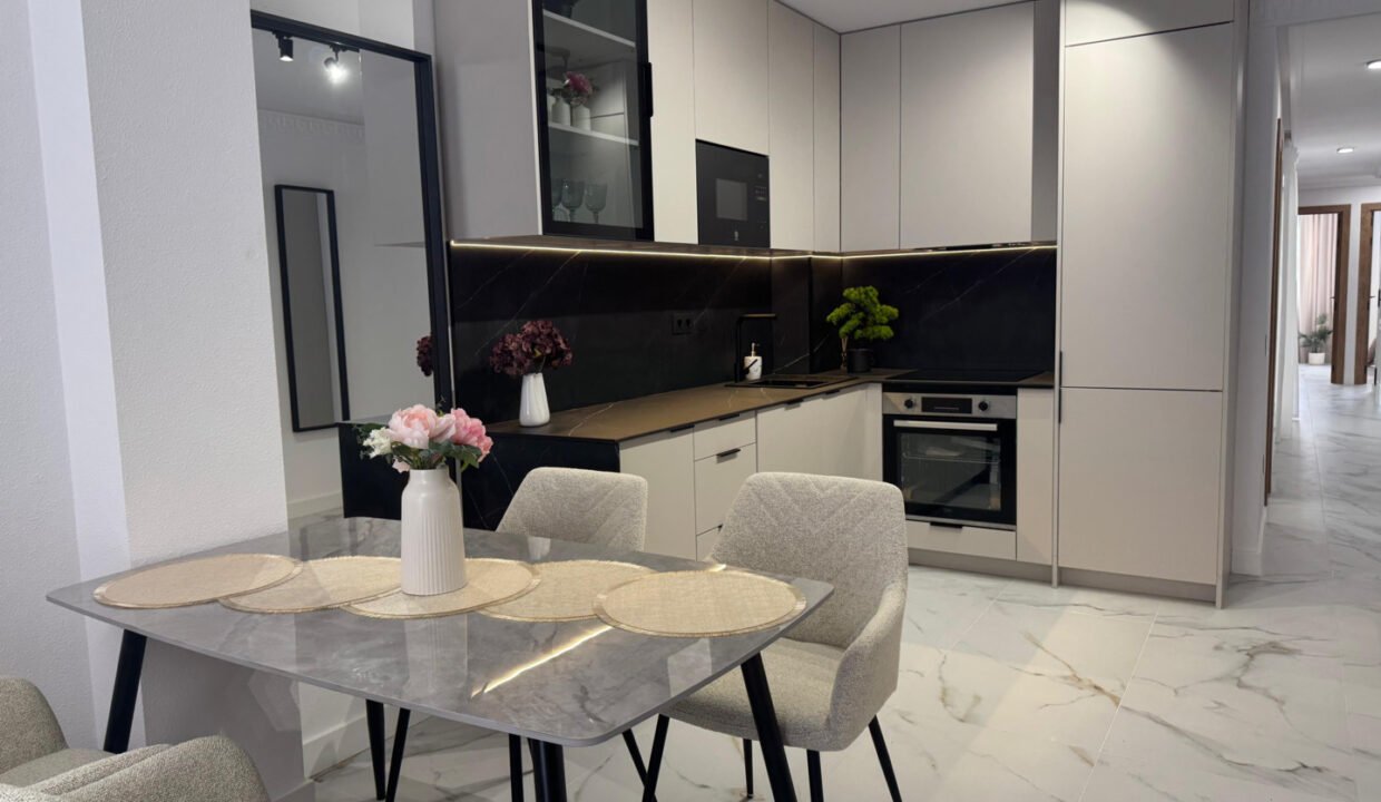 NBuYz_BQ9Wmt_1751557565-fullHD