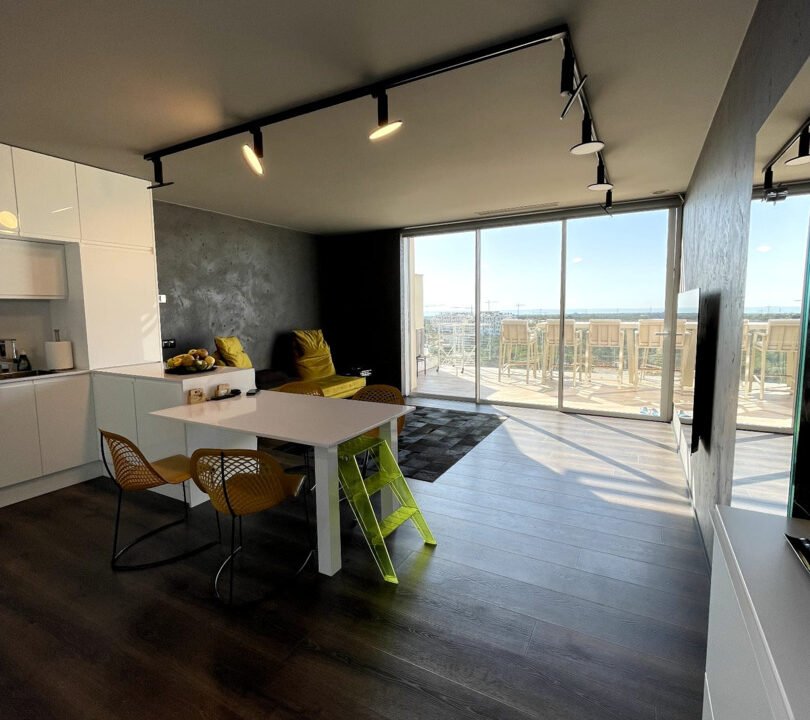 OZl6y9NBHniM_1740673220-fullHD