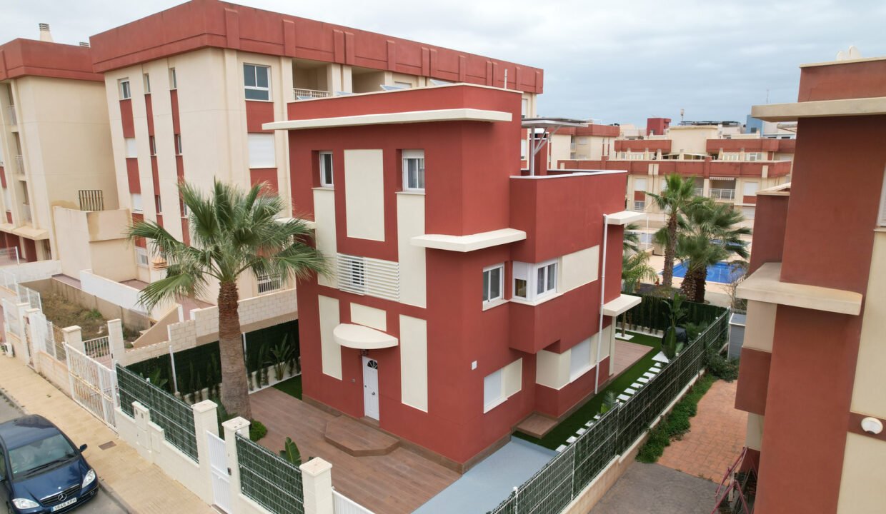 OmURw8CaS951_1706964067-fullHD