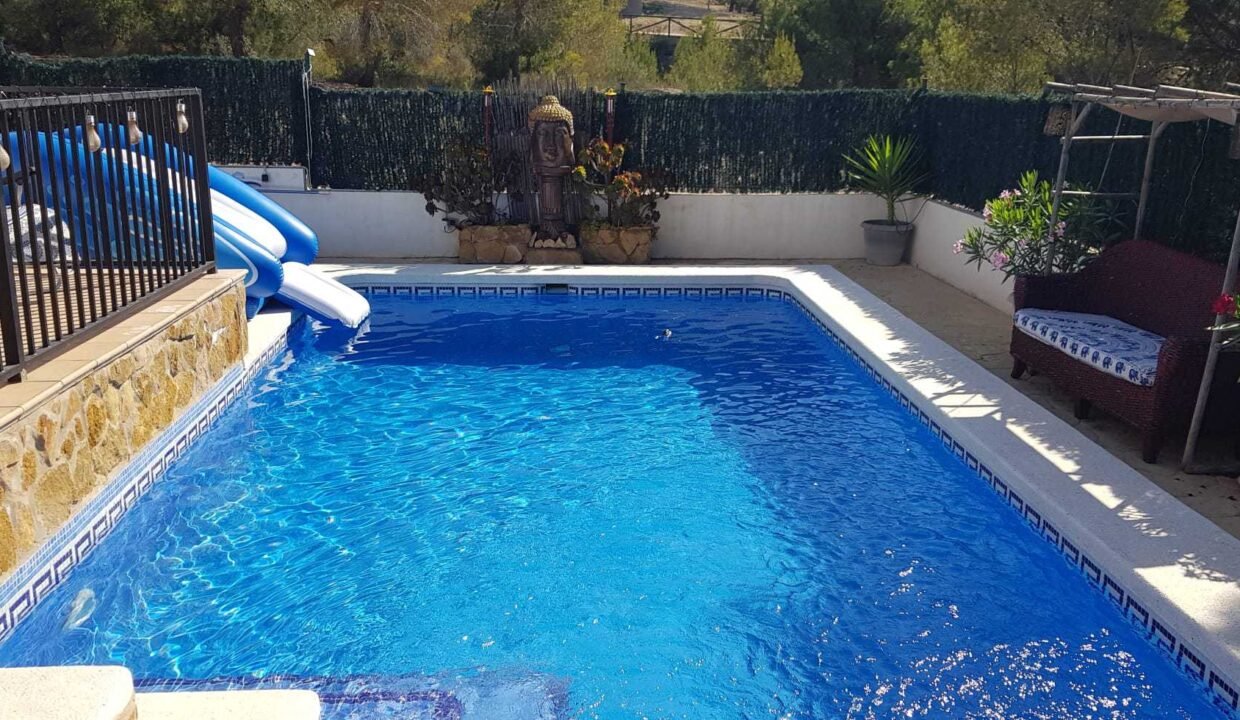 PGHyxPIvKFsG_1743500152-fullHD