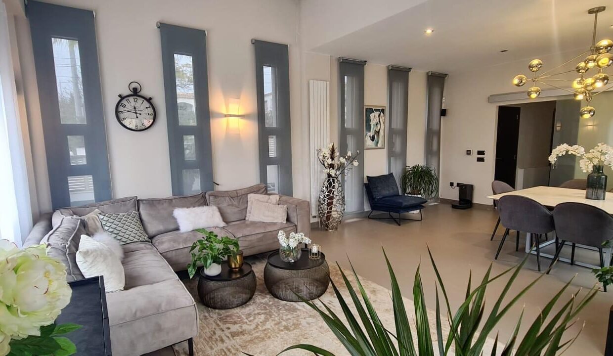 POHnYxwtUV8C_1732889851-fullHD