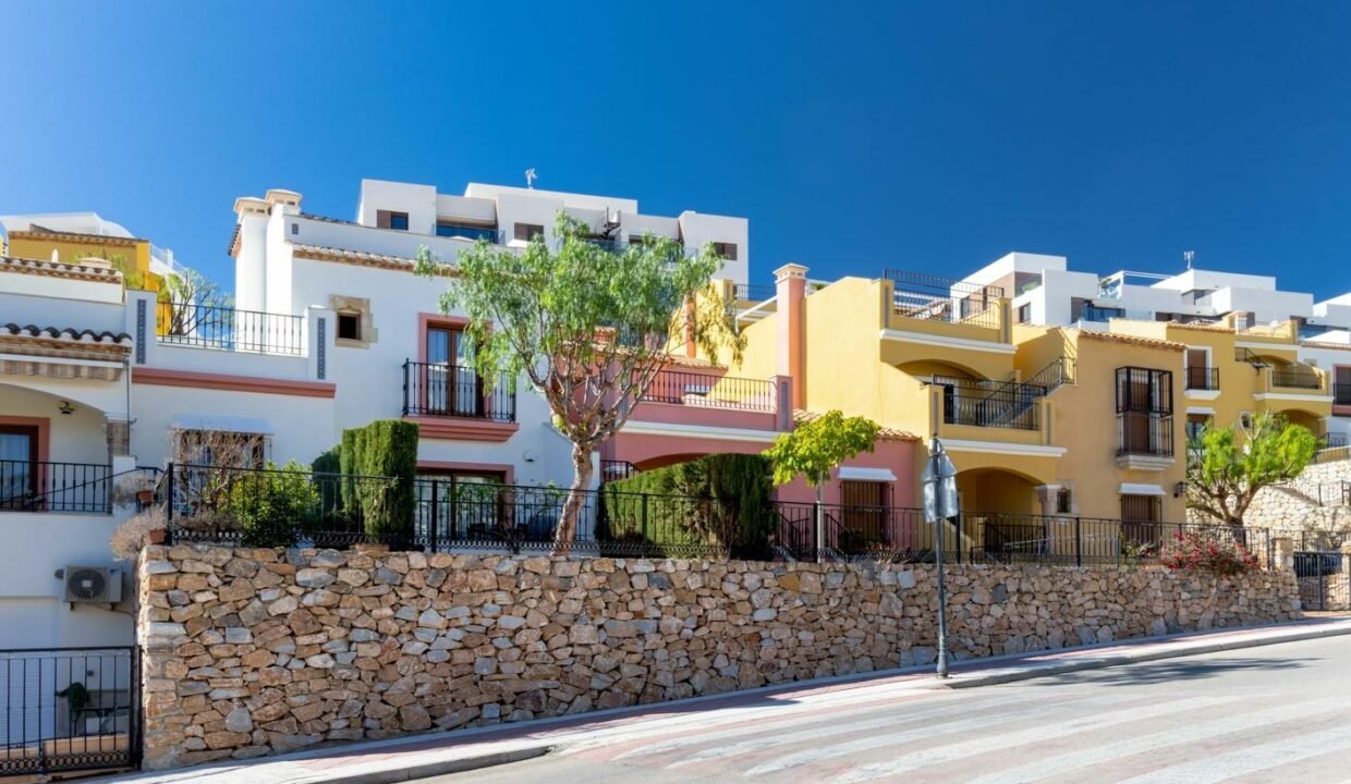 PqLvrQNphIuM_1709034120-fullHD