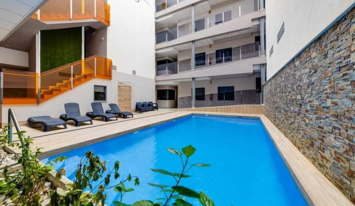 Q7YxpFid5fvW_1716995034-fullHD