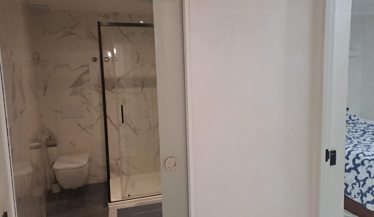 QXdDi82UXJBr_1726734163-fullHD