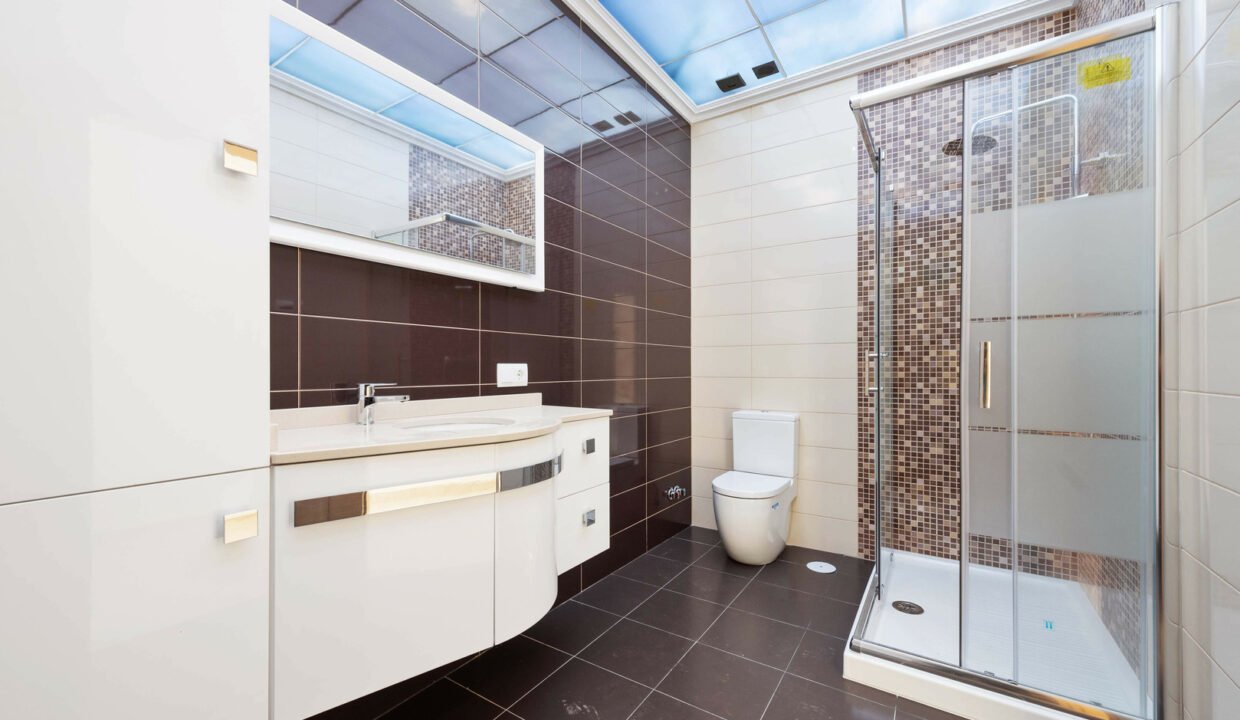 RwFVacsMXyS_1710493338-fullHD