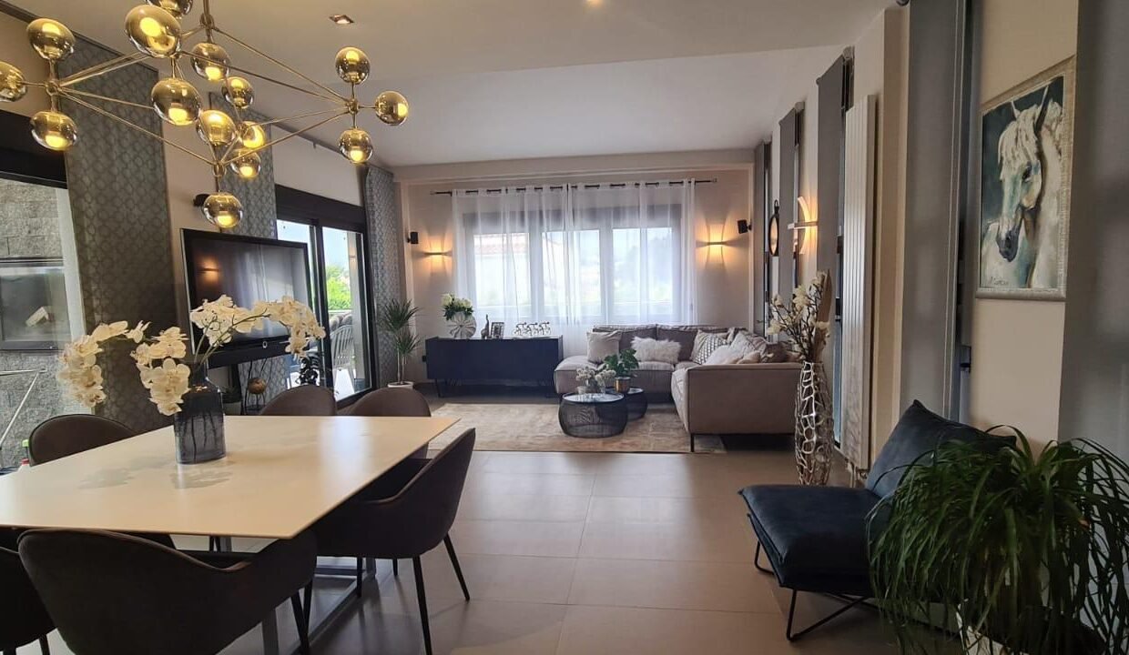 S8fSLx63sJqO_1732889851-fullHD