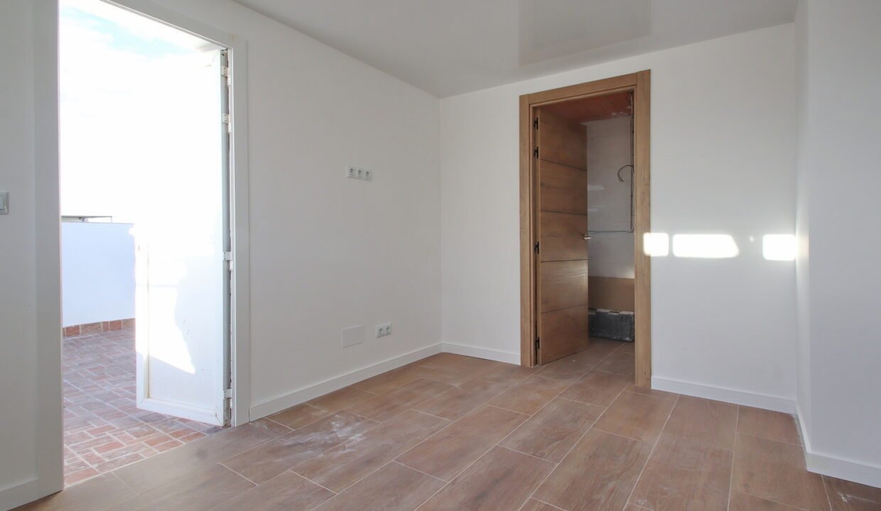 S_V77lF_BCHY_1705056568-fullHD