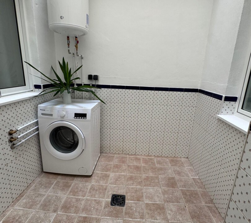 SiChfDez9C7C_1751557837-fullHD