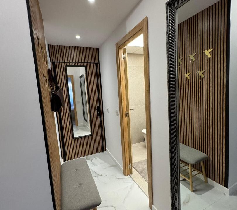 U1Im_01vfc6a_1726041127-fullHD