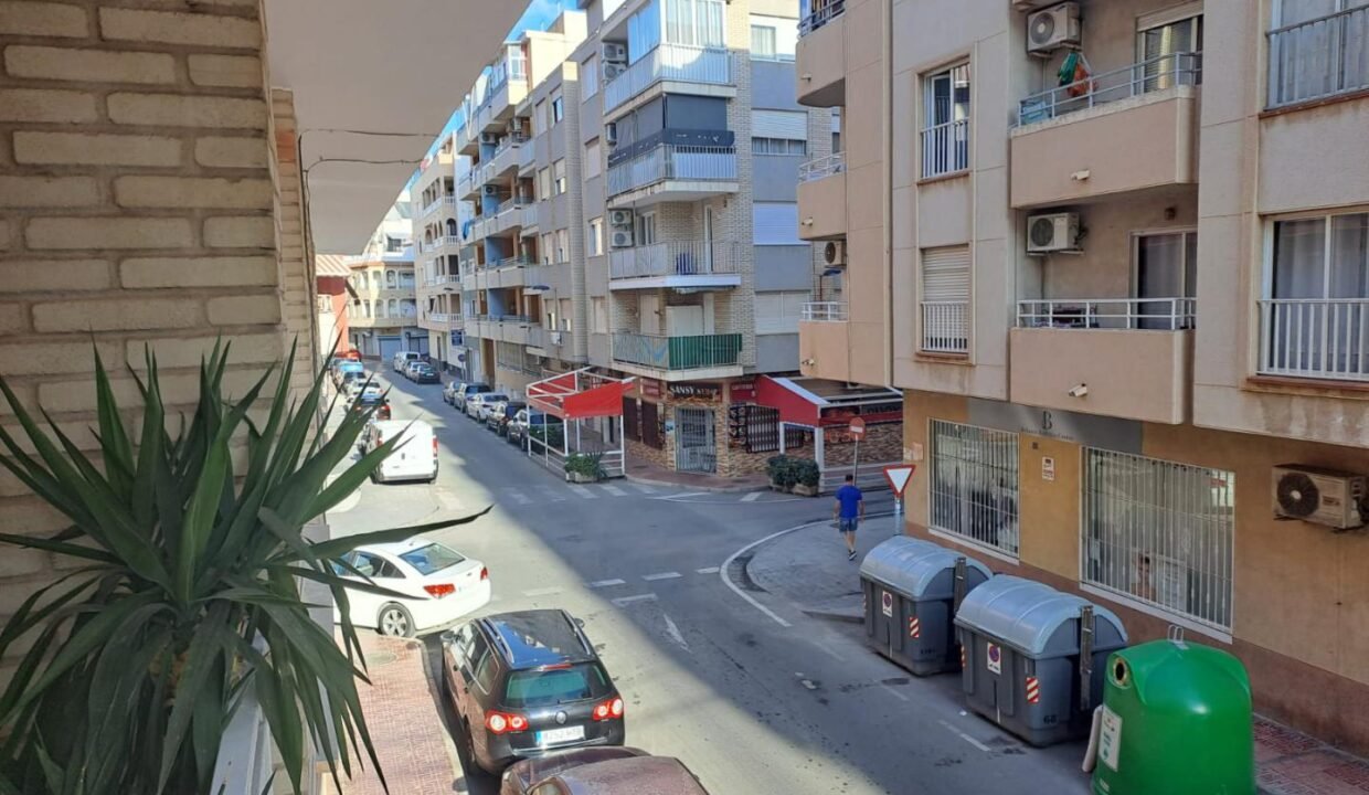 V8lLphNmoOIR_1726734583-fullHD