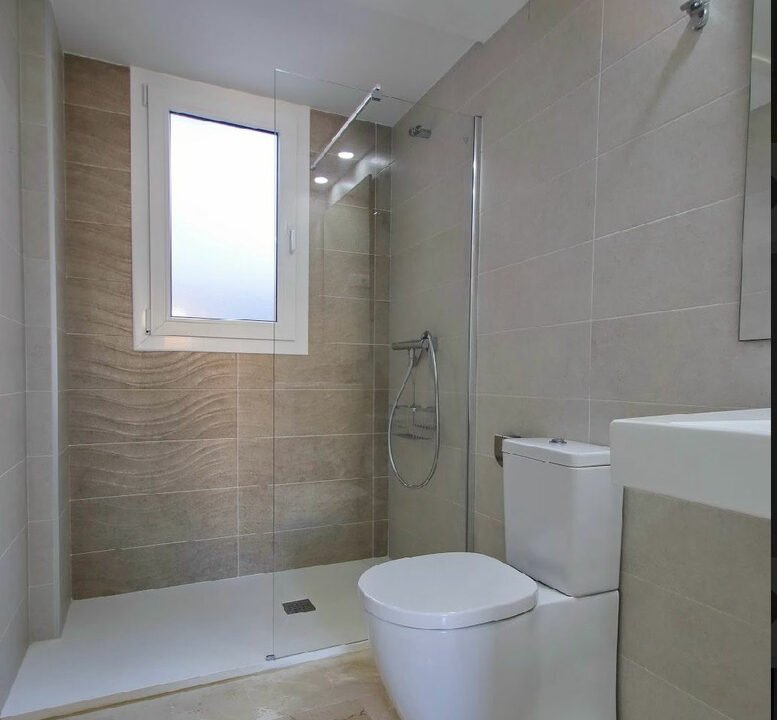 VBQc9Y3cm2g6_1698142988-fullHD