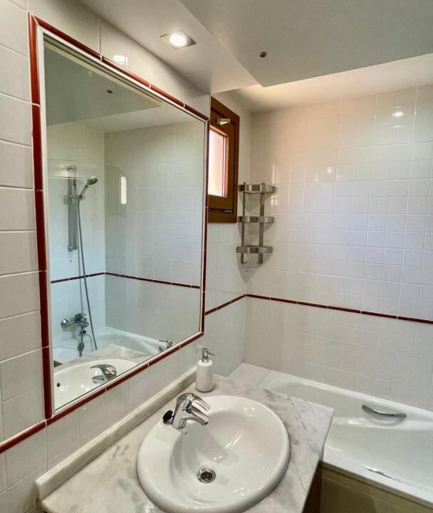 VxWxCk111gmL_1732793438-fullHD