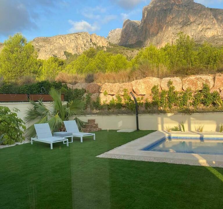 W-uX9cNemBEc_1697399824-fullHD