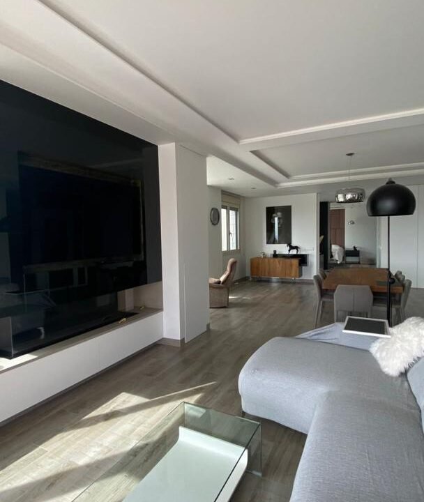 XW0iAHeW2R1m_1732624007-fullHD